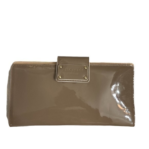 kate spade Handbags - Kate spade taupe brown patent leather organizer clutch bag